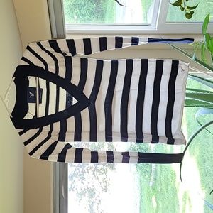 American Eagle V-Neck Small